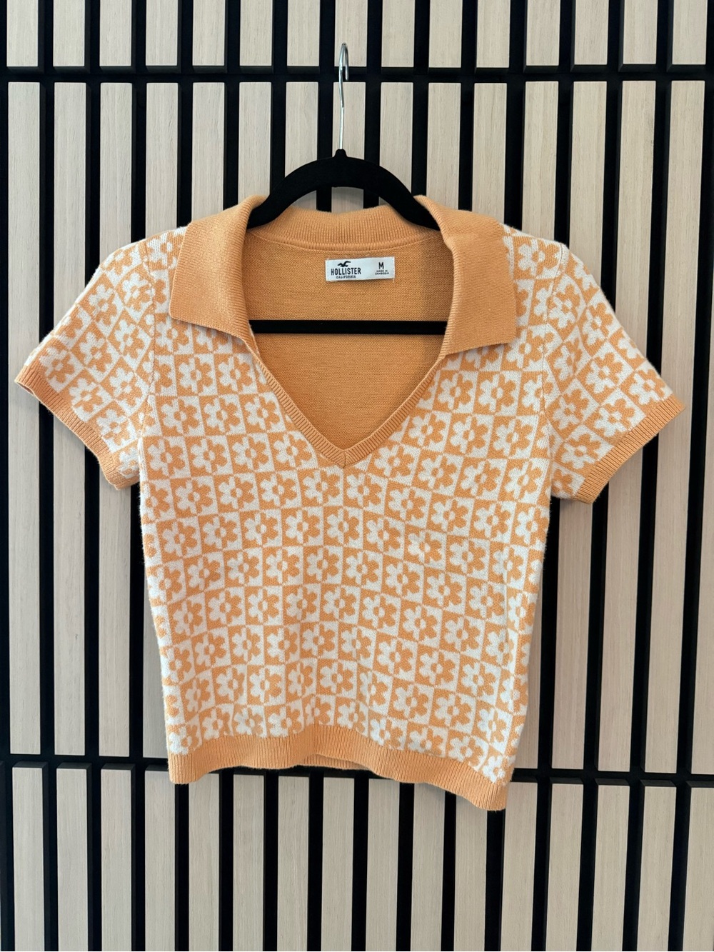 Hollister Short-Sleeve Collared Knit Top in Peach and White - Picture 1 of 3